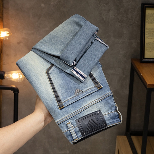 ブランドジーンズ側面デザイン